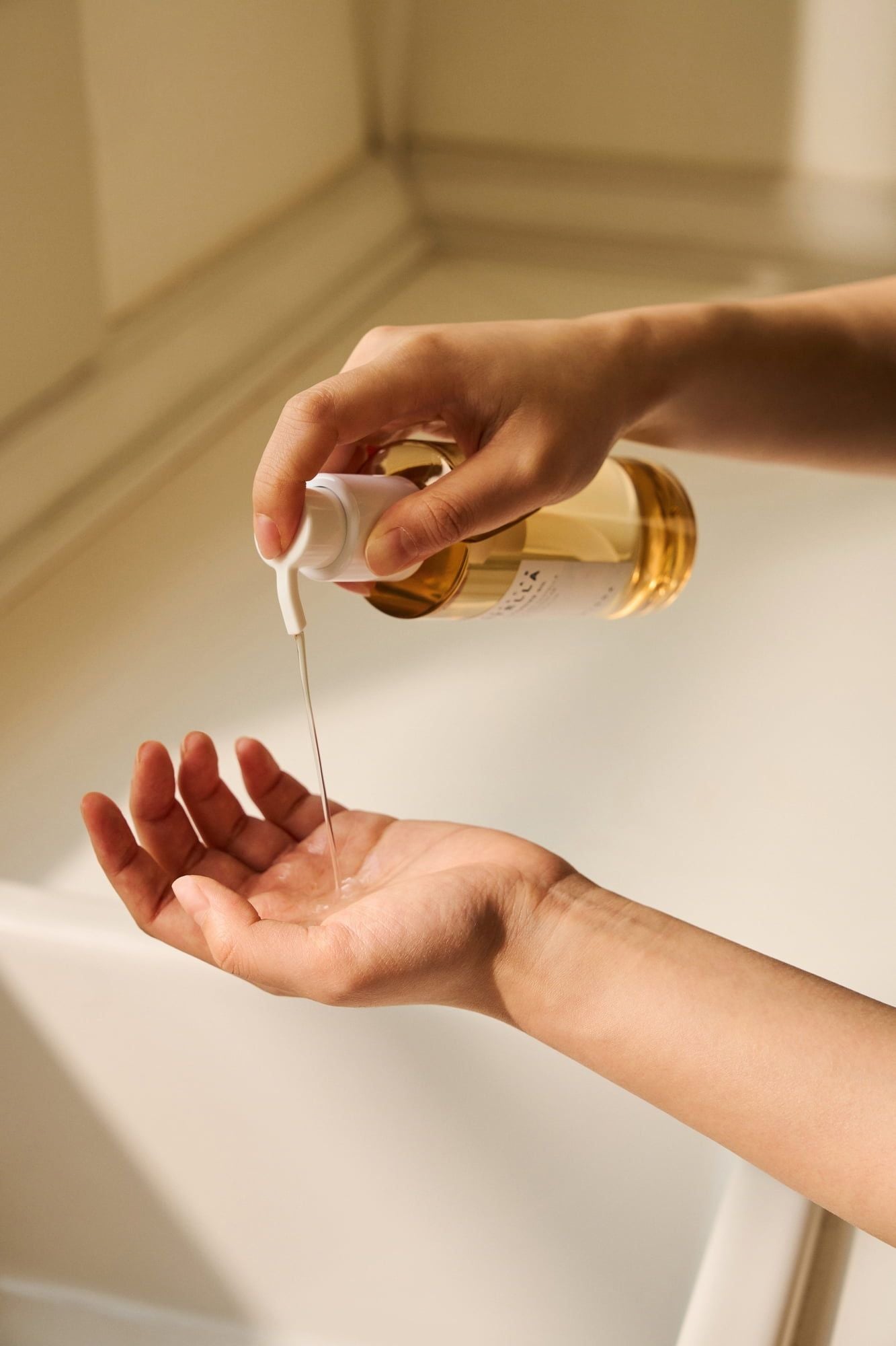 SKIN 1004 โ Madagascar Centella Light Cleansing Oil